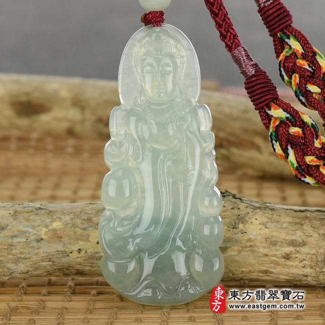 翡翠觀世音菩薩正面照片 翡翠觀世音菩薩項鍊玉珮（觀世音菩薩：觀世音菩薩牌A貨翡翠觀世音菩薩玉珮、緬甸玉觀世音菩薩玉墜）。淡綠色糯冰種觀世音菩薩，GY554。客製化訂做各種翡翠觀世音菩薩吊墜玉珮項鍊。★附A貨翡翠雙證書
