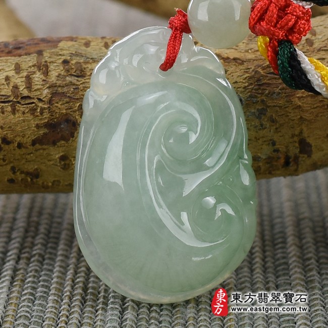 翡翠如意正面照片 （已出售勿下標，可訂做）翡翠如意項鍊玉珮（吉祥如意龍：如意牌A貨翡翠如意玉珮、緬甸玉如意玉墜）。淡綠色細糯種如意，LU357。客製化訂做各種翡翠如意吊墜玉珮項鍊。★附A貨翡翠雙證書