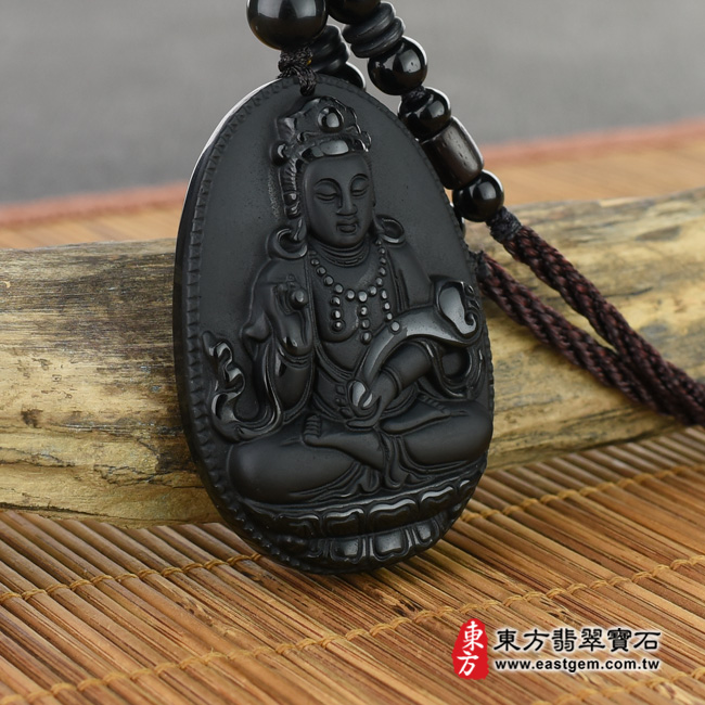 黑曜石觀音項鍊玉珮左側照片  （已出售勿下標，可訂做）黑曜石觀世音菩薩項鍊玉珮（觀世音菩薩、如意觀音：觀世音菩薩牌黑曜石觀世音菩薩玉珮、黑曜石觀世音菩薩玉墜）。黑曜石觀世音菩薩，GY490。客製化訂做各種黑曜石觀世音菩薩吊墜玉珮項鍊。★附東方翡翠寶石保證卡