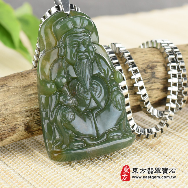 福德正神土地公財神爺項鍊玉珮左側照片  水草玉福德正神土地公財神爺項鍊玉珮（福德正神土地公財神爺：福德正神土地公財神爺牌水草玉福德正神土地公財神爺玉珮、水草玉福德正神土地公財神爺玉墜）。水草玉福德正神土地公財神爺，TD018。客製化訂做各種水草玉福德正神土地公財神爺吊墜玉珮項鍊。★附東方翡翠寶石保證卡