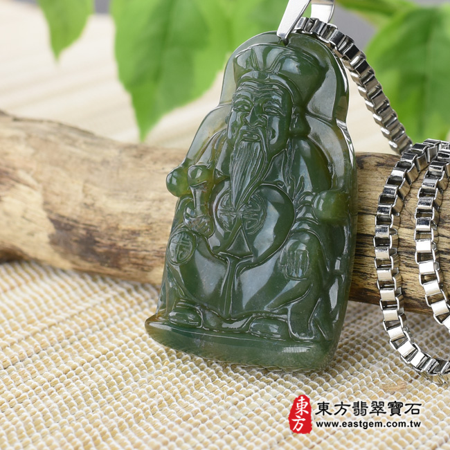 福德正神土地公財神爺項鍊玉珮右側照片  水草玉福德正神土地公財神爺項鍊玉珮（福德正神土地公財神爺：福德正神土地公財神爺牌水草玉福德正神土地公財神爺玉珮、水草玉福德正神土地公財神爺玉墜）。水草玉福德正神土地公財神爺，TD018。客製化訂做各種水草玉福德正神土地公財神爺吊墜玉珮項鍊。★附東方翡翠寶石保證卡