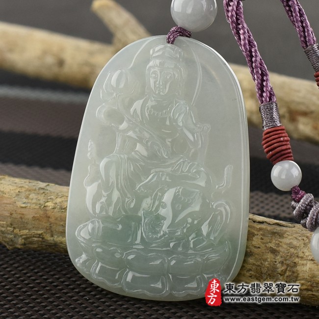 普賢菩薩項鍊玉珮右側照片   （已出售勿下標，可訂做）翡翠普賢菩薩項鍊玉珮（普賢菩薩：普賢菩薩牌A貨翡翠普賢菩薩玉珮、緬甸玉普賢菩薩玉墜）。淡綠色糯種普賢菩薩，BS085。客製化訂做各種翡翠普賢菩薩吊墜玉珮項鍊。★附A貨翡翠雙證書