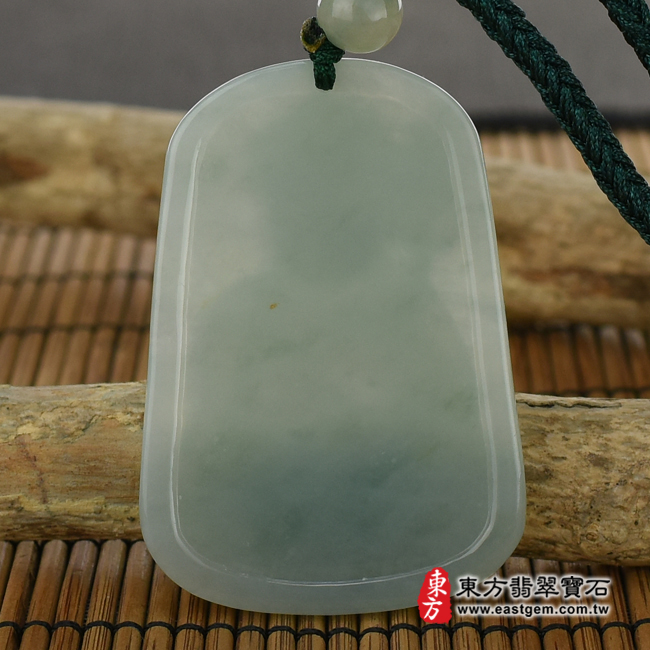 地藏王菩薩項鍊玉珮背面照片   （已出售勿下標，可訂做）翡翠地藏王菩薩項鍊玉珮（地藏王菩薩：地藏王菩薩牌A貨翡翠地藏王菩薩玉珮、緬甸玉地藏王菩薩玉墜）。綠色糯種地藏王菩薩，DY036。客製化訂做各種翡翠地藏王菩薩吊墜玉珮項鍊。★附A貨翡翠雙證書