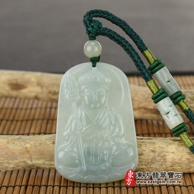 地藏王菩薩項鍊玉珮意境照片   （已出售勿下標，可訂做）翡翠地藏王菩薩項鍊玉珮（地藏王菩薩：地藏王菩薩牌A貨翡翠地藏王菩薩玉珮、緬甸玉地藏王菩薩玉墜）。綠色糯種地藏王菩薩，DY036。客製化訂做各種翡翠地藏王菩薩吊墜玉珮項鍊。★附A貨翡翠雙證書