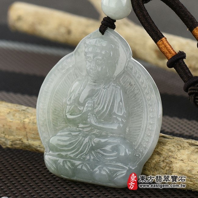 大日如來項鍊玉珮右側照片   （已出售勿下標，可訂做）翡翠大日如來項鍊玉珮（大日如來：大日如來牌A貨翡翠大日如來玉珮、緬甸玉大日如來玉墜）。淡綠色糯種大日如來，FD291。客製化訂做各種翡翠大日如來吊墜玉珮項鍊。★附A貨翡翠雙證書