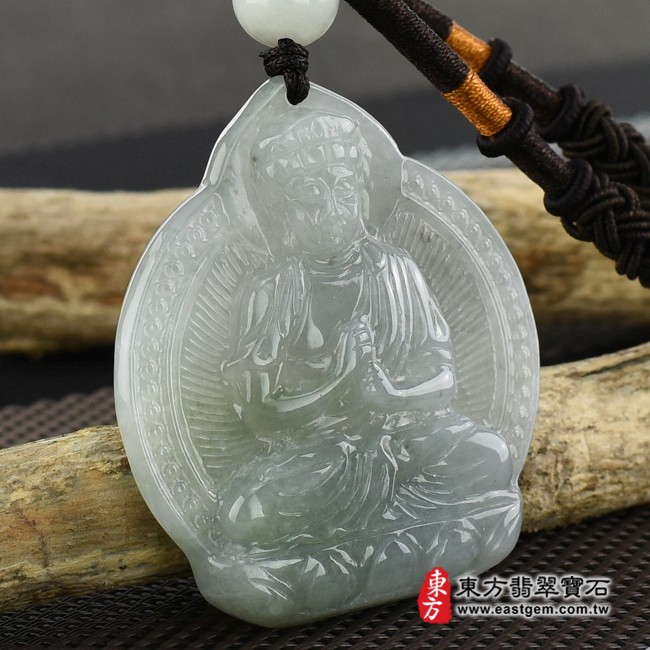 大日如來項鍊玉珮左側照片   （已出售勿下標，可訂做）翡翠大日如來項鍊玉珮（大日如來：大日如來牌A貨翡翠大日如來玉珮、緬甸玉大日如來玉墜）。淡綠色糯種大日如來，FD291。客製化訂做各種翡翠大日如來吊墜玉珮項鍊。★附A貨翡翠雙證書