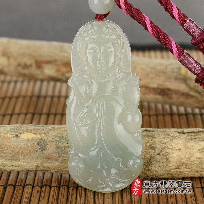 觀世音菩薩項鍊玉珮正面照片   翡翠觀世音菩薩項鍊玉珮（觀世音菩薩、如意觀音：觀世音菩薩牌A貨翡翠觀世音菩薩玉珮、緬甸玉觀世音菩薩玉墜）。淡綠色糯種觀世音菩薩，GY622。客製化訂做各種翡翠觀世音菩薩吊墜玉珮項鍊。★附A貨翡翠雙證書