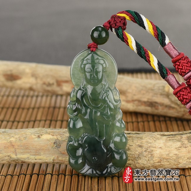 觀世音菩薩項鍊玉珮意境照片   （已出售勿下標，可訂做）翡翠觀世音菩薩項鍊玉珮（觀世音菩薩：觀世音菩薩牌A貨翡翠觀世音菩薩玉珮、緬甸玉觀世音菩薩玉墜）。綠色油青觀世音菩薩，GY633。客製化訂做各種翡翠觀世音菩薩吊墜玉珮項鍊。★附A貨翡翠雙證書