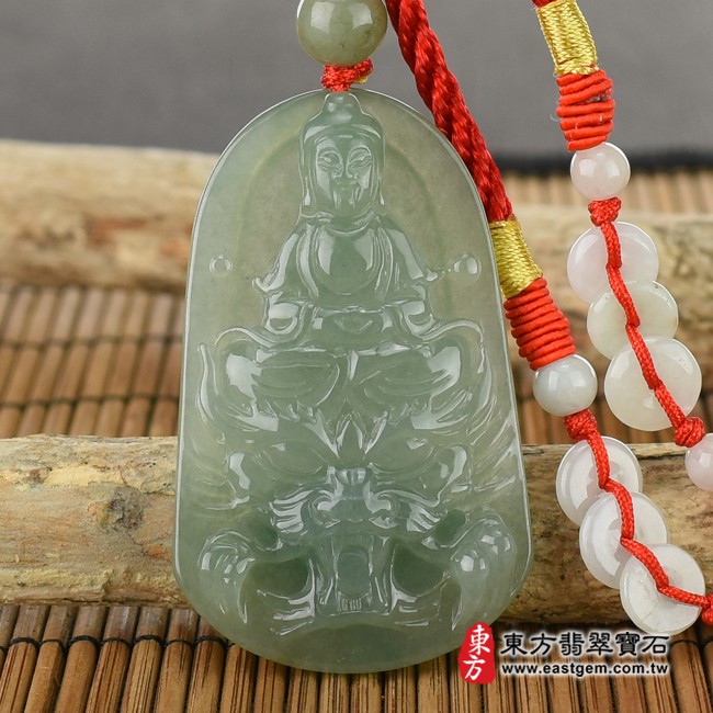 觀世音菩薩項鍊玉珮正面照片   （已出售勿下標，可訂做）翡翠觀世音菩薩項鍊玉珮（觀世音菩薩、乘龍觀音：觀世音菩薩牌A貨翡翠觀世音菩薩玉珮、緬甸玉觀世音菩薩玉墜）。綠色糯冰種油青觀世音菩薩，GY634。客製化訂做各種翡翠觀世音菩薩吊墜玉珮項鍊。★附A貨翡翠雙證書