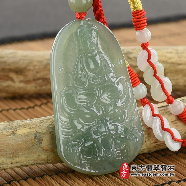 觀世音菩薩項鍊玉珮左側照片   （已出售勿下標，可訂做）翡翠觀世音菩薩項鍊玉珮（觀世音菩薩、乘龍觀音：觀世音菩薩牌A貨翡翠觀世音菩薩玉珮、緬甸玉觀世音菩薩玉墜）。綠色糯冰種油青觀世音菩薩，GY634。客製化訂做各種翡翠觀世音菩薩吊墜玉珮項鍊。★附A貨翡翠雙證書