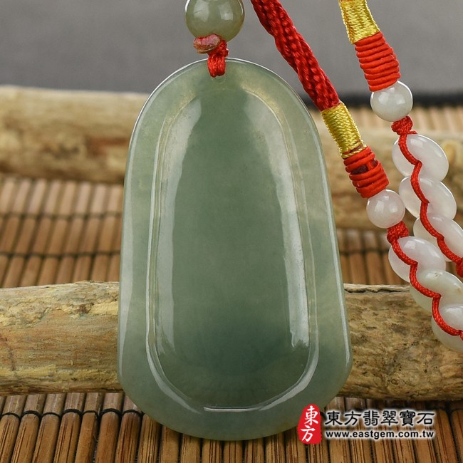 觀世音菩薩項鍊玉珮背面照片   （已出售勿下標，可訂做）翡翠觀世音菩薩項鍊玉珮（觀世音菩薩、乘龍觀音：觀世音菩薩牌A貨翡翠觀世音菩薩玉珮、緬甸玉觀世音菩薩玉墜）。綠色糯冰種油青觀世音菩薩，GY634。客製化訂做各種翡翠觀世音菩薩吊墜玉珮項鍊。★附A貨翡翠雙證書