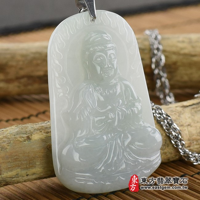 觀世音菩薩項鍊玉珮左側照片   （已出售勿下標，可訂做）翡翠觀世音菩薩項鍊玉珮（觀世音菩薩、持經觀音：觀世音菩薩牌A貨翡翠觀世音菩薩玉珮、緬甸玉觀世音菩薩玉墜）。淡綠色糯種觀世音菩薩，GY641。客製化訂做各種翡翠觀世音菩薩吊墜玉珮項鍊。★附A貨翡翠雙證書