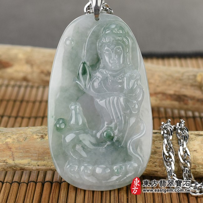觀世音菩薩項鍊玉珮正面照片   翡翠觀世音菩薩項鍊玉珮（觀世音菩薩：觀世音菩薩牌A貨翡翠觀世音菩薩玉珮、緬甸玉觀世音菩薩玉墜）。淡綠色糯種帶飄花觀世音菩薩，GY648。客製化訂做各種翡翠觀世音菩薩吊墜玉珮項鍊。★附A貨翡翠雙證書