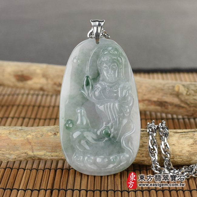 觀世音菩薩項鍊玉珮意境照片   翡翠觀世音菩薩項鍊玉珮（觀世音菩薩：觀世音菩薩牌A貨翡翠觀世音菩薩玉珮、緬甸玉觀世音菩薩玉墜）。淡綠色糯種帶飄花觀世音菩薩，GY648。客製化訂做各種翡翠觀世音菩薩吊墜玉珮項鍊。★附A貨翡翠雙證書