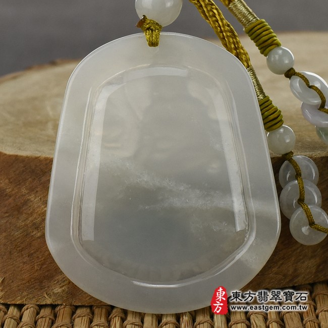 觀世音菩薩項鍊玉珮背面照片   翡翠觀世音菩薩項鍊玉珮（觀世音菩薩、乘龍觀音：觀世音菩薩牌A貨翡翠觀世音菩薩玉珮、緬甸玉觀世音菩薩玉墜）。白翡翠觀世音菩薩，GY686。客製化訂做各種翡翠觀世音菩薩吊墜玉珮項鍊。★附A貨翡翠雙證書