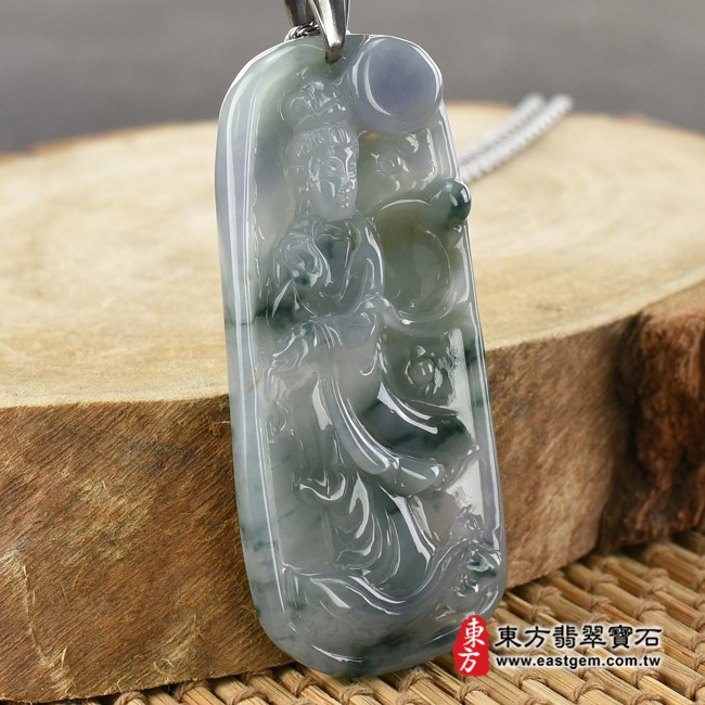 觀世音菩薩項鍊玉珮  左側照片   （已出售勿下標，可訂做）翡翠觀世音菩薩項鍊玉珮（觀世音菩薩，一葉觀音：觀世音菩薩牌A貨翡翠觀世音菩薩玉珮、緬甸玉觀世音菩薩玉墜）。糯種春帶彩帶飄綠花觀世音菩薩，GY698。客製化訂做各種翡翠觀世音菩薩吊墜玉珮項鍊。★附A貨翡翠雙證書
