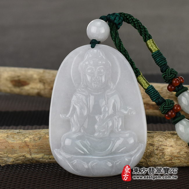 觀世音菩薩項鍊玉珮意境照片   翡翠觀世音菩薩項鍊玉珮（觀世音菩薩，送子觀音：觀世音菩薩牌A貨翡翠觀世音菩薩玉珮、緬甸玉觀世音菩薩玉墜）。白翡翠觀世音菩薩，GY703。客製化訂做各種翡翠觀世音菩薩吊墜玉珮項鍊。★附A貨翡翠雙證書