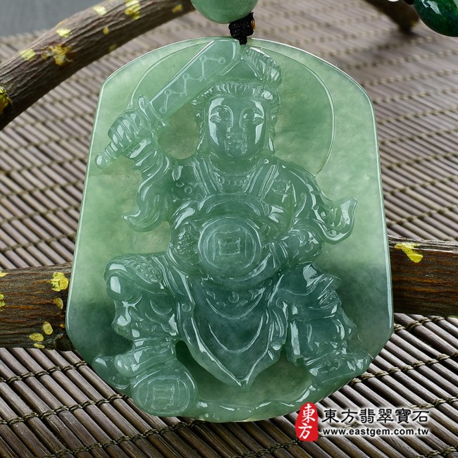 翡翠哪吒三太子正面照片 翡翠哪吒三太子項鍊玉珮（中壇元帥、哪吒：日月三太子牌A貨翡翠三太子玉珮、緬甸玉哪吒三太子玉墜）。綠色糯種油青日月三太子，TT075。客製化訂做各種翡翠哪吒三太子吊墜玉珮項鍊。★附A貨翡翠雙證書