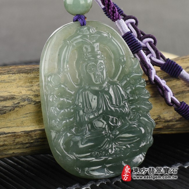千手觀音項鍊玉珮左側照片  （已出售勿下標，可訂做） 翡翠千手觀音項鍊玉珮（千手觀音：千手觀音牌A貨翡翠千手觀音玉珮、緬甸玉千手觀音玉墜）。綠色糯種油青千手觀音，LH108。客製化訂做各種翡翠千手觀音吊墜玉珮項鍊。★附A貨翡翠雙證書