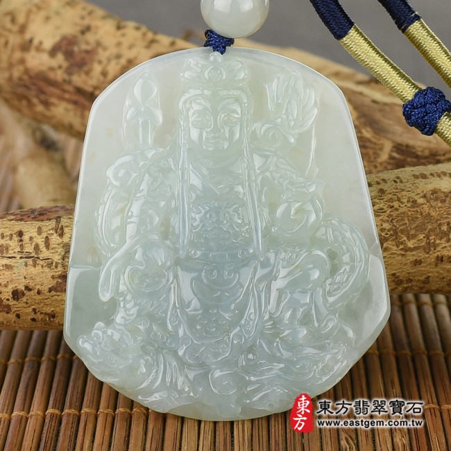 三太子項鍊玉珮正面照片   （已出售勿下標，可訂做）翡翠哪吒三太子項鍊玉珮（中壇元帥、哪吒：哪吒三太子牌A貨翡翠三太子玉珮、緬甸玉哪吒三太子玉墜）。淡綠色糯種灑金花三太子，TT074。客製化訂做各種翡翠哪吒三太子吊墜玉珮項鍊。★附A貨翡翠雙證書