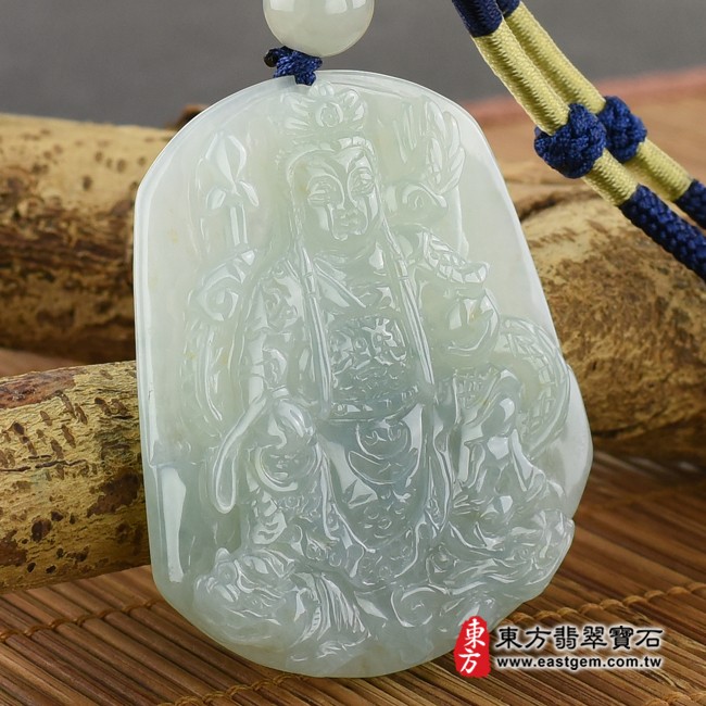 三太子項鍊玉珮左側照片   （已出售勿下標，可訂做）翡翠哪吒三太子項鍊玉珮（中壇元帥、哪吒：哪吒三太子牌A貨翡翠三太子玉珮、緬甸玉哪吒三太子玉墜）。淡綠色糯種灑金花三太子，TT074。客製化訂做各種翡翠哪吒三太子吊墜玉珮項鍊。★附A貨翡翠雙證書