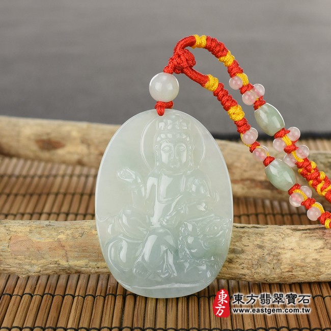文殊菩薩項鍊玉珮  情境照片   （已出售勿下標，可訂做）翡翠文殊菩薩項鍊玉珮（文殊菩薩：文殊菩薩牌A貨翡翠文殊菩薩玉珮、緬甸玉文殊菩薩玉墜）。淡綠色糯種文殊菩薩，WS061。客製化訂做各種翡翠文殊菩薩吊墜玉珮項鍊。★附A貨翡翠雙證書