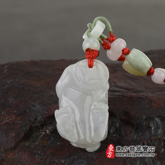 貔貅項鍊玉珮背面照片   （已出售勿下標，可訂做）翡翠貔貅項鍊玉珮（招財貔貅：貔貅牌A貨翡翠貔貅玉珮、緬甸玉貔貅玉墜）。綠色細糯種貔貅，PF638。客製化訂做各種翡翠貔貅吊墜玉珮項鍊。★附A貨翡翠雙證書