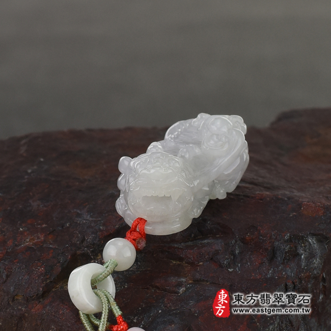 貔貅項鍊玉珮意境照片   （已出售勿下標，可訂做）翡翠貔貅項鍊玉珮（招財貔貅：貔貅牌A貨翡翠貔貅玉珮、緬甸玉貔貅玉墜）。綠色細糯種貔貅，PF638。客製化訂做各種翡翠貔貅吊墜玉珮項鍊。★附A貨翡翠雙證書