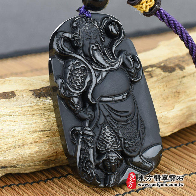 關聖帝君 左側照片 （已出售勿下標，可訂做）黑曜石關公項鍊玉珮（關聖帝君：關公牌黑曜石關公玉珮、黑曜石關公玉墜）。黑曜石關公，KG135。客製化訂做各種黑曜石關公吊墜玉珮項鍊。★附東方翡翠寶石保證卡