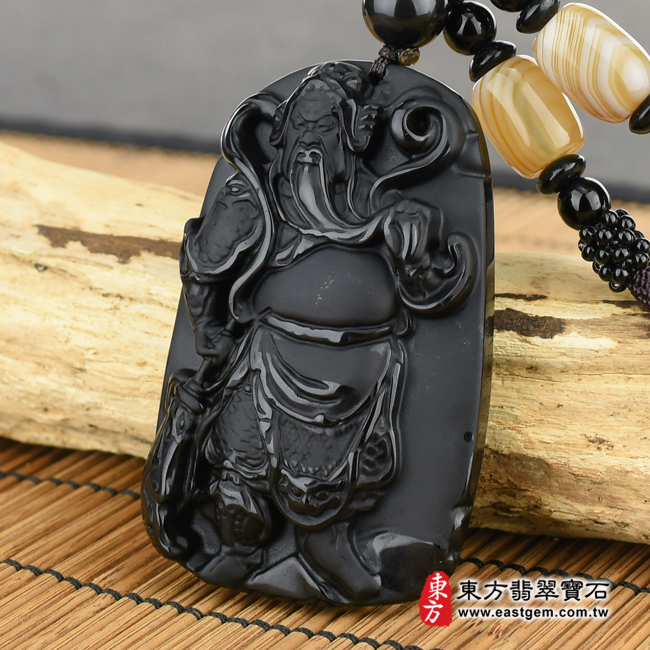 關聖帝君 右側照片 （已出售勿下標，可訂做）黑曜石關公項鍊玉珮（關聖帝君：關公牌黑曜石關公玉珮、黑曜石關公玉墜）。黑曜石關公，KG136。客製化訂做各種黑曜石關公吊墜玉珮項鍊。★附東方翡翠寶石保證卡
