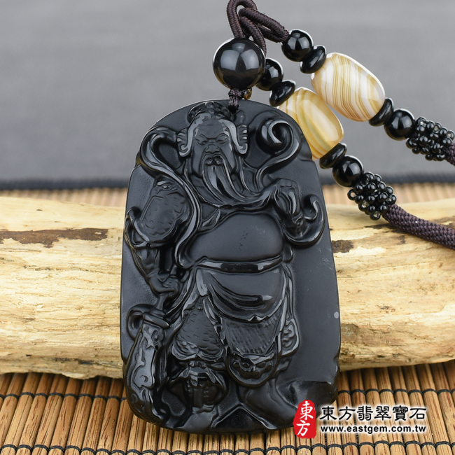 關聖帝君 情境照片 （已出售勿下標，可訂做）黑曜石關公項鍊玉珮（關聖帝君：關公牌黑曜石關公玉珮、黑曜石關公玉墜）。黑曜石關公，KG136。客製化訂做各種黑曜石關公吊墜玉珮項鍊。★附東方翡翠寶石保證卡