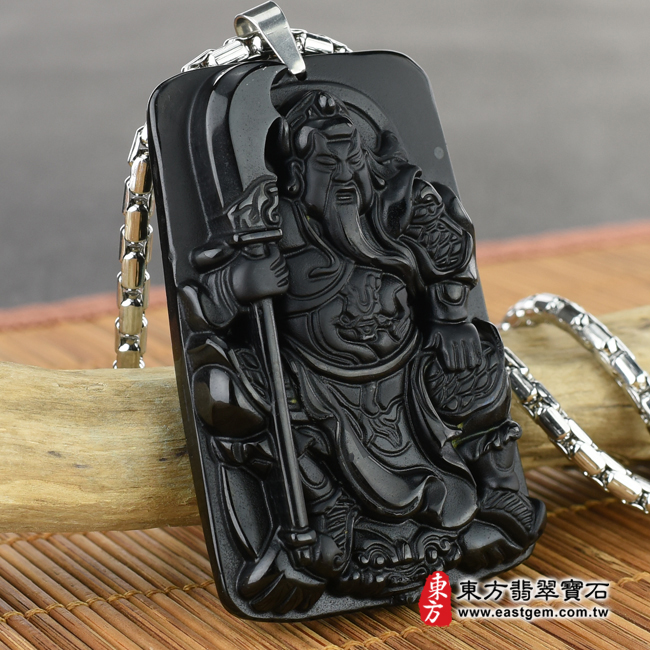 關聖帝君 左側照片 （已出售勿下標，可訂做）黑曜石關公項鍊玉珮（關聖帝君：關公牌黑曜石關公玉珮、黑曜石關公玉墜）。黑曜石關公，KG149。客製化訂做各種黑曜石關公吊墜玉珮項鍊。★附東方翡翠寶石保證卡