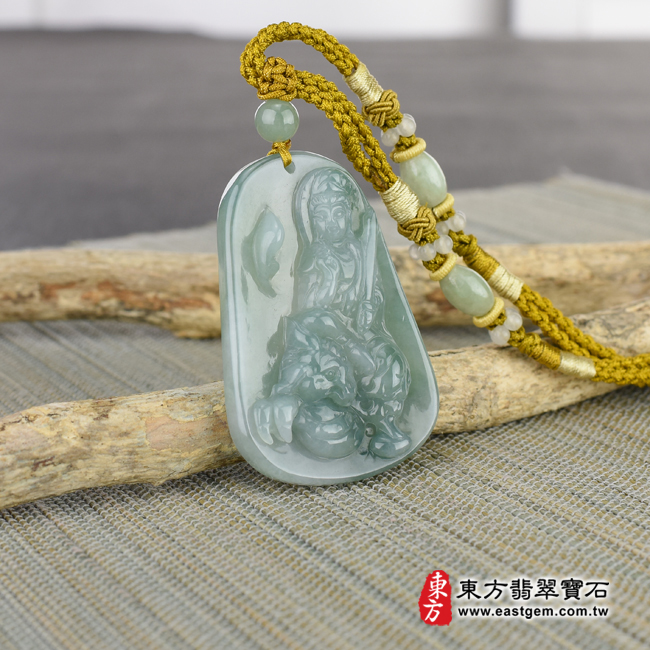 文殊菩薩項鍊玉珮  情境照片   （已出售勿下標，可訂做）翡翠文殊菩薩項鍊玉珮（文殊菩薩：文殊菩薩牌A貨翡翠文殊菩薩玉珮、緬甸玉文殊菩薩玉墜）。綠色糯種文殊菩薩，WS058。客製化訂做各種翡翠文殊菩薩吊墜玉珮項鍊。★附A貨翡翠雙證書 