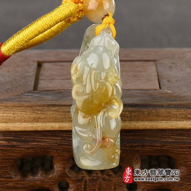貔貅項鍊玉珮背面照片   （已出售勿下標，可訂做）翡翠貔貅項鍊玉珮（招財貔貅：貔貅牌A貨翡翠貔貅玉珮、緬甸玉貔貅玉墜）。淡綠糯種帶黃翡翠貔貅，PF683。客製化訂做各種翡翠貔貅吊墜玉珮項鍊。★附A貨翡翠雙證書