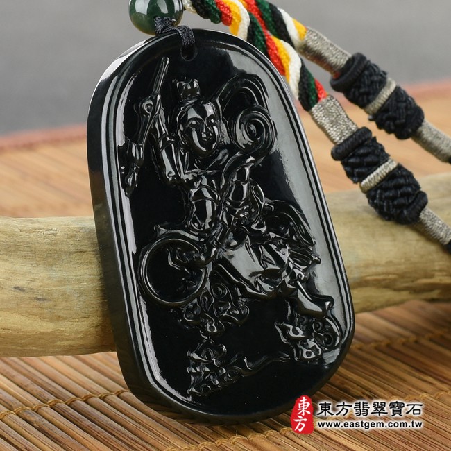 和田玉哪吒三太子右側照片 和田玉哪吒三太子項鍊玉珮（中壇元帥、哪吒：哪吒三太子牌和田玉三太子玉珮、和闐玉哪吒三太子玉墜）。天然和田玉和闐玉三太子，TT062。客製化訂做各種和田玉哪吒三太子吊墜玉珮項鍊。★附和闐玉雙證書