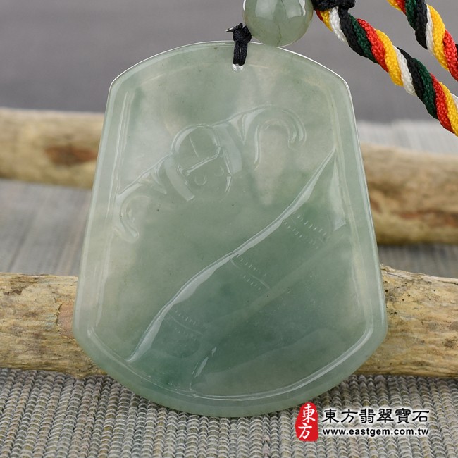 地藏王菩薩項鍊玉珮  背面照片  （已出售勿下標，可訂做）翡翠地藏王菩薩項鍊玉珮（地藏王菩薩：地藏王菩薩牌A貨翡翠地藏王菩薩玉珮、緬甸玉地藏王菩薩玉墜）。淡綠色糯種帶微冰地藏王菩薩，DY029。客製化訂做各種翡翠地藏王菩薩吊墜玉珮項鍊。★附A貨翡翠雙證書
