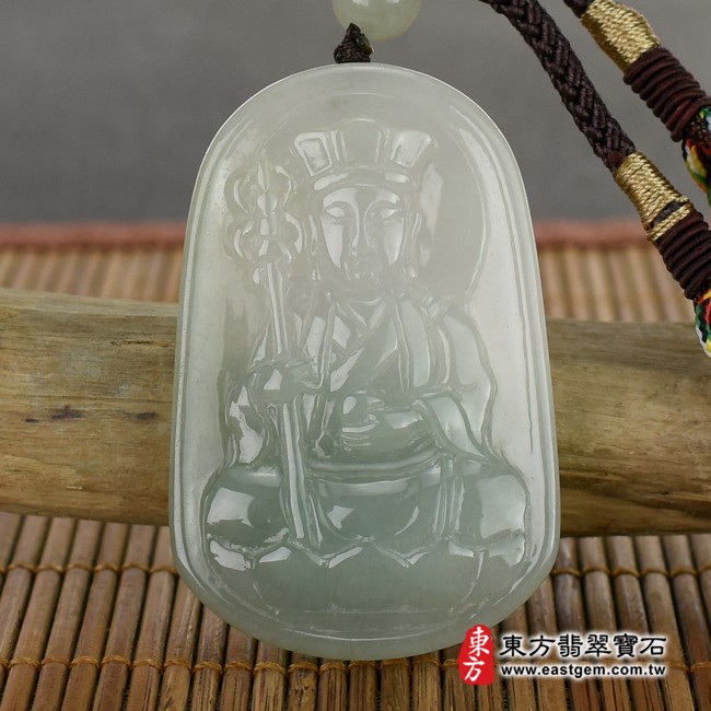 地藏王菩薩項鍊玉珮正面照片  （已出售勿下標，可訂做）翡翠地藏王菩薩項鍊玉珮（地藏王菩薩：地藏王菩薩牌A貨翡翠地藏王菩薩玉珮、緬甸玉地藏王菩薩玉墜）。淡綠色糯冰種地藏王菩薩，DY034。客製化訂做各種翡翠地藏王菩薩吊墜玉珮項鍊。★附A貨翡翠雙證書