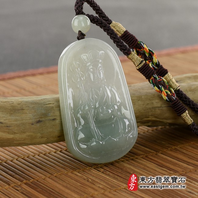 地藏王菩薩項鍊玉珮情境照片  （已出售勿下標，可訂做）翡翠地藏王菩薩項鍊玉珮（地藏王菩薩：地藏王菩薩牌A貨翡翠地藏王菩薩玉珮、緬甸玉地藏王菩薩玉墜）。淡綠色糯冰種地藏王菩薩，DY034。客製化訂做各種翡翠地藏王菩薩吊墜玉珮項鍊。★附A貨翡翠雙證書