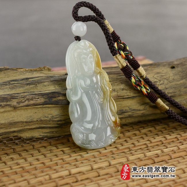 觀音項鍊玉珮情境照片  （已出售勿下標，可訂做）翡翠觀世音菩薩項鍊玉珮（觀世音菩薩：觀世音菩薩牌A貨翡翠觀世音菩薩玉珮、緬甸玉觀世音菩薩玉墜）。淡綠色細糯種帶黃翡觀世音菩薩，GY599。客製化訂做各種翡翠觀世音菩薩吊墜玉珮項鍊。★附A貨翡翠雙證書