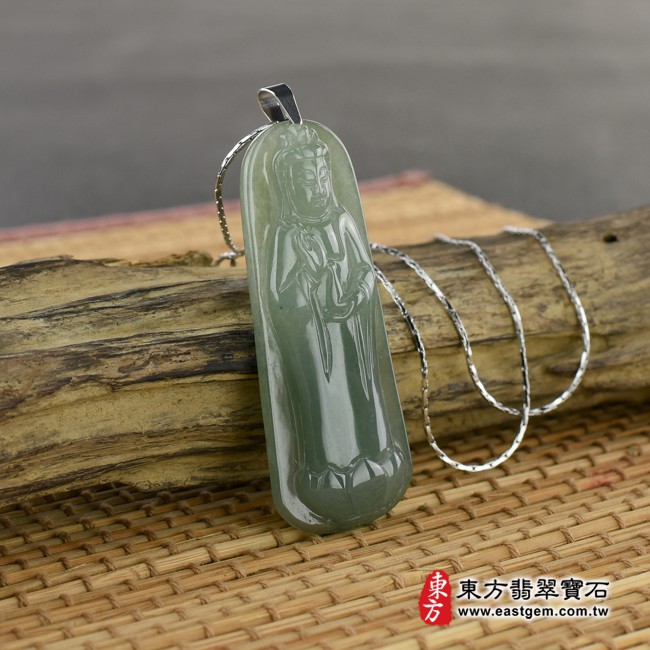 觀音項鍊玉珮情境照片  （已出售勿下標，可訂做）翡翠觀世音菩薩項鍊玉珮（觀世音菩薩、寶瓶觀音：觀世音菩薩牌A貨翡翠觀世音菩薩玉珮、緬甸玉觀世音菩薩玉墜）。綠色糯冰種油青觀世音菩薩，GY604。客製化訂做各種翡翠觀世音菩薩吊墜玉珮項鍊。★附A貨翡翠雙證書