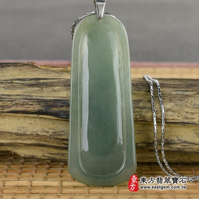 觀音項鍊玉珮背面照片  （已出售勿下標，可訂做）翡翠觀世音菩薩項鍊玉珮（觀世音菩薩、寶瓶觀音：觀世音菩薩牌A貨翡翠觀世音菩薩玉珮、緬甸玉觀世音菩薩玉墜）。綠色糯冰種油青觀世音菩薩，GY604。客製化訂做各種翡翠觀世音菩薩吊墜玉珮項鍊。★附A貨翡翠雙證書