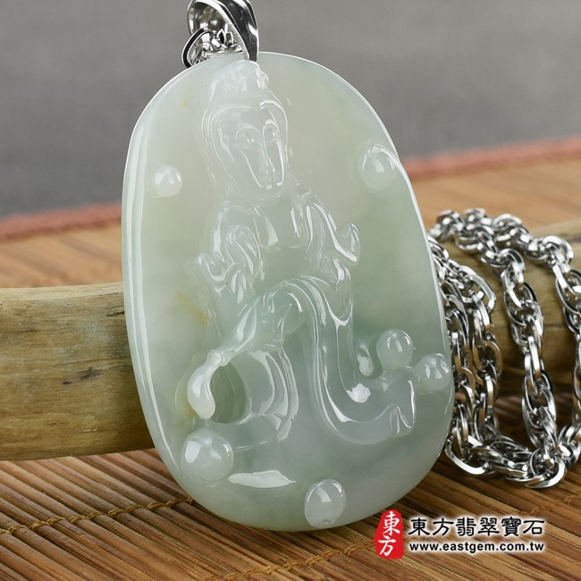 觀音項鍊玉珮左側照片  （已出售勿下標，可訂做）翡翠觀世音菩薩項鍊玉珮（觀世音菩薩、寶瓶灑聖水觀音：觀世音菩薩牌A貨翡翠觀世音菩薩玉珮、緬甸玉觀世音菩薩玉墜）。綠色糯種觀世音菩薩，GY608。客製化訂做各種翡翠觀世音菩薩吊墜玉珮項鍊。★附A貨翡翠雙證書