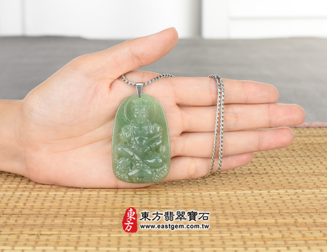 觀音項鍊玉珮大小示意照片  （已出售勿下標，可訂做）翡翠觀世音菩薩項鍊玉珮（觀世音菩薩、乘龍觀音：觀世音菩薩牌A貨翡翠觀世音菩薩玉珮、緬甸玉觀世音菩薩玉墜）。綠色糯種觀世音菩薩，GY616。客製化訂做各種翡翠觀世音菩薩吊墜玉珮項鍊。★附A貨翡翠雙證書