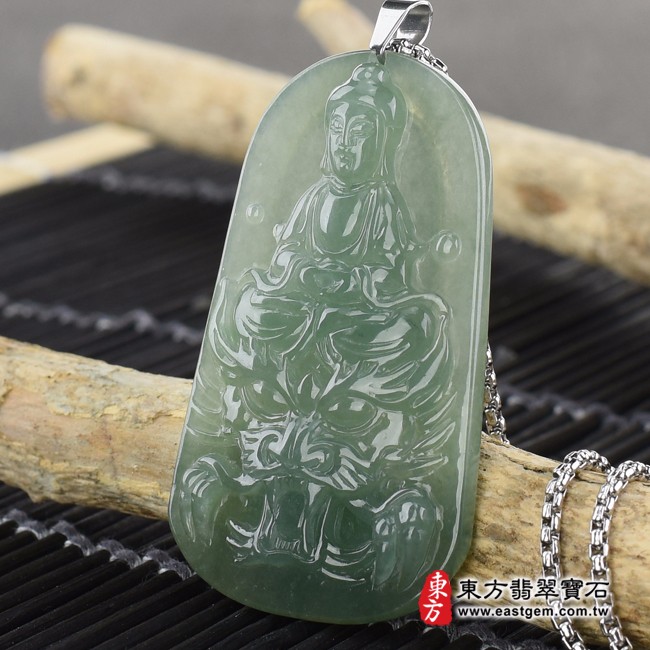 觀音項鍊玉珮右側照片  （已出售勿下標，可訂做）翡翠觀世音菩薩項鍊玉珮（觀世音菩薩、乘龍觀音：觀世音菩薩牌A貨翡翠觀世音菩薩玉珮、緬甸玉觀世音菩薩玉墜）。綠色糯冰種油青觀世音菩薩，GY617。客製化訂做各種翡翠觀世音菩薩吊墜玉珮項鍊。★附A貨翡翠雙證書