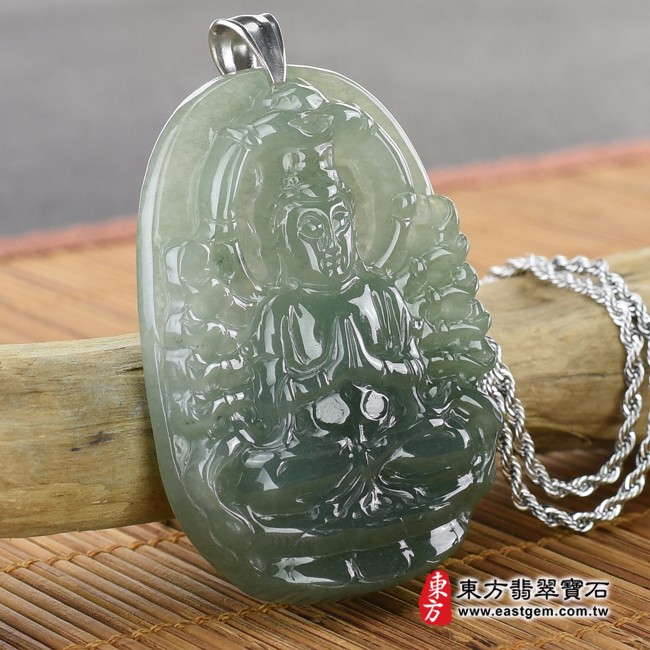 千手觀音項鍊玉珮左側照片  （已出售勿下標，可訂做）翡翠千手觀音項鍊玉珮（千手觀音：千手觀音牌A貨翡翠千手觀音玉珮、緬甸玉千手觀音玉墜）。綠色糯冰種油青千手觀音，LH099。客製化訂做各種翡翠千手觀音吊墜玉珮項鍊。★附A貨翡翠雙證書