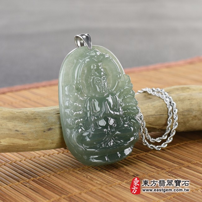 千手觀音項鍊玉珮情境照片  （已出售勿下標，可訂做）翡翠千手觀音項鍊玉珮（千手觀音：千手觀音牌A貨翡翠千手觀音玉珮、緬甸玉千手觀音玉墜）。綠色糯冰種油青千手觀音，LH099。客製化訂做各種翡翠千手觀音吊墜玉珮項鍊。★附A貨翡翠雙證書