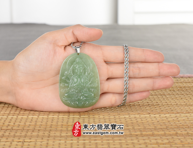 千手觀音項鍊玉珮大小示意照片  （已出售勿下標，可訂做）翡翠千手觀音項鍊玉珮（千手觀音：千手觀音牌A貨翡翠千手觀音玉珮、緬甸玉千手觀音玉墜）。綠色糯豆種千手觀音，LH100。客製化訂做各種翡翠千手觀音吊墜玉珮項鍊。★附A貨翡翠雙證書
