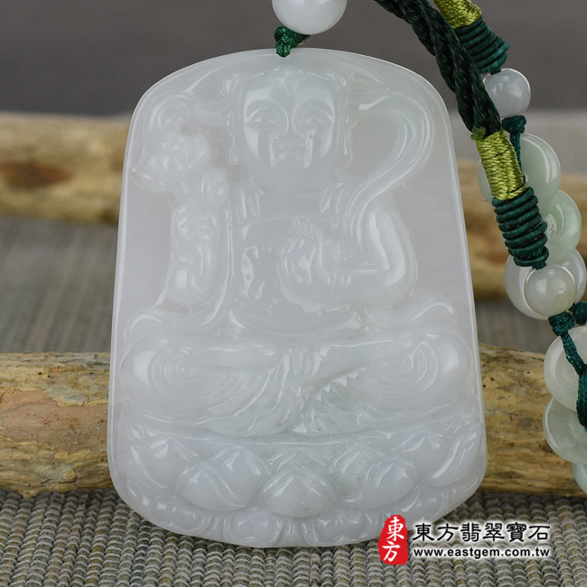 白綠色細糯三太子 正面照片 翡翠哪吒三太子項鍊玉珮（中壇元帥、哪吒、蓮花三太子：哪吒三太子牌A貨翡翠三太子玉珮、緬甸玉哪吒三太子玉墜）。白綠色細糯三太子，TT058。客製化訂做各種翡翠哪吒三太子吊墜玉珮項鍊。★附A貨翡翠雙證書