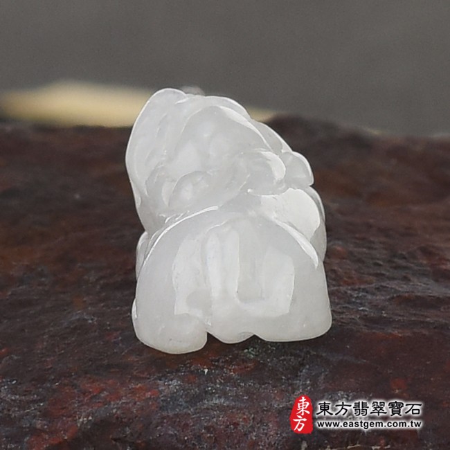 貔貅項鍊玉珮背面照片  （已出售勿下標，可訂做）翡翠貔貅項鍊玉珮（招財貔貅：貔貅牌A貨翡翠貔貅玉珮、緬甸玉貔貅玉墜）。白翡貔貅，PF575。客製化訂做各種翡翠貔貅吊墜玉珮項鍊。★附A貨翡翠雙證書