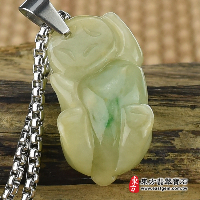 招財貔貅 底部照片 （已出售勿下標，可訂做）翡翠貔貅項鍊玉珮（招財貔貅：貔貅牌A貨翡翠貔貅玉珮、緬甸玉貔貅玉墜）。綠色豆種油青貔貅，PF589。客製化訂做各種翡翠貔貅吊墜玉珮項鍊。★附A貨翡翠雙證書